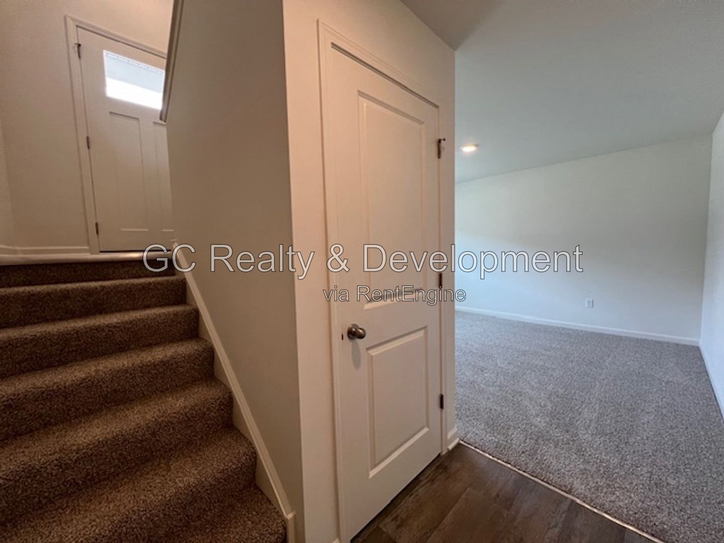 *** 3 LEVEL END UNIT TOWNHOME / 3 BDRM - 2.5 BTH / AMENITIES INCL / ATTACHED 2 CAR GARAGE *** property image