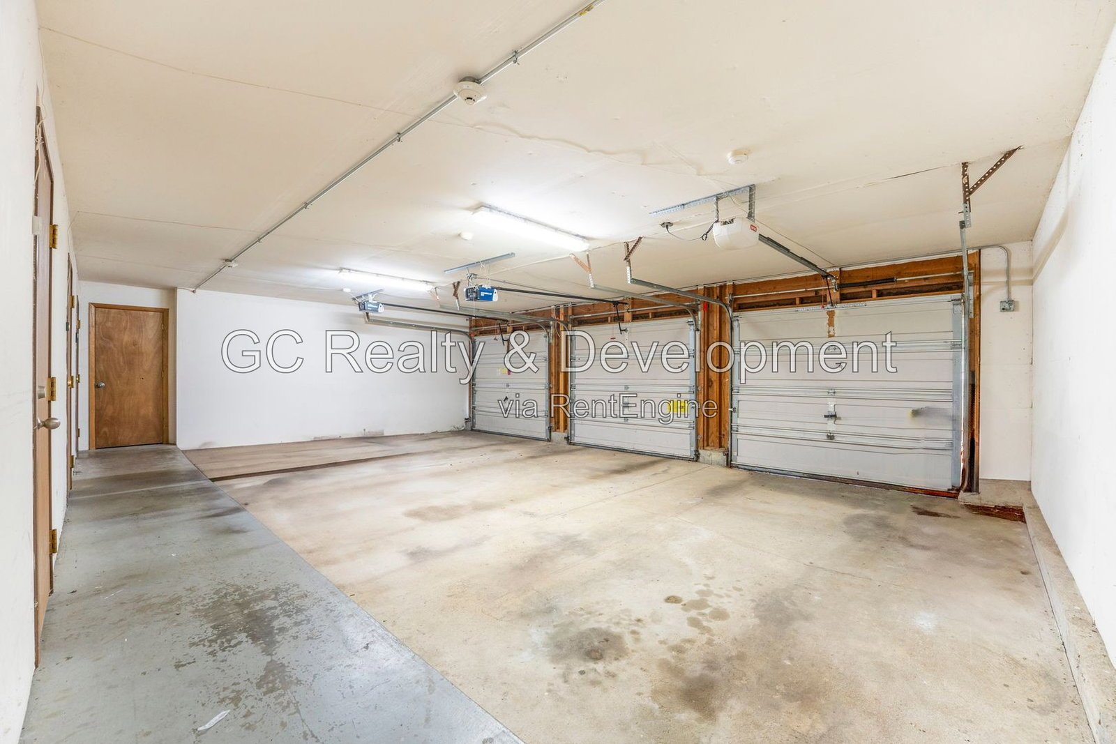 *** 2BR - 2BA / CENTRAL AC / IN-UNIT LAUNDRY / ATTACHED GARAGE / STORAGE / SHOPPING NEARBY *** property image