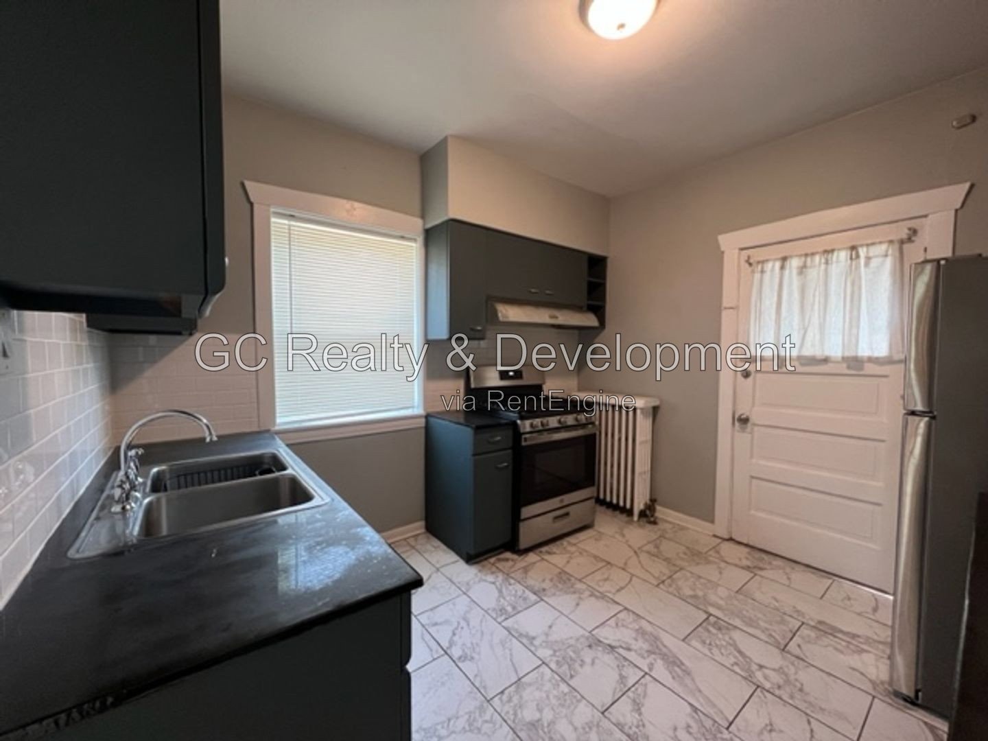 ***FOREST PARK / 2 BDRM / TENANT PAYS ELECTRIC ONLY / ONE PARKING SPACE / COIN LAUNDRY IN BUILDING*** property image