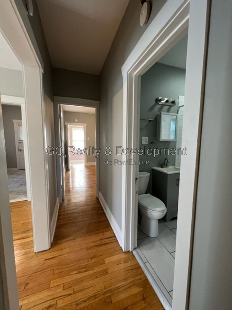 ***FOREST PARK / 2 BDRM / TENANT PAYS ELECTRIC ONLY / ONE PARKING SPACE / COIN LAUNDRY IN BUILDING*** property image