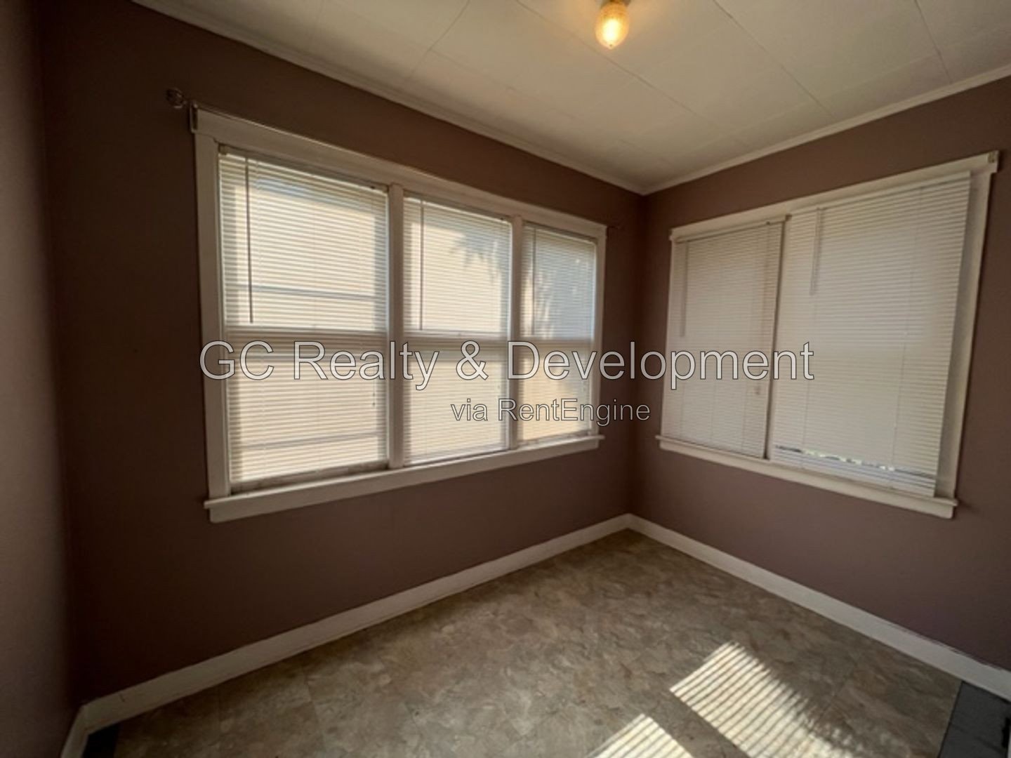 ***FOREST PARK / 2 BDRM / TENANT PAYS ELECTRIC ONLY / ONE PARKING SPACE / COIN LAUNDRY IN BUILDING*** property image