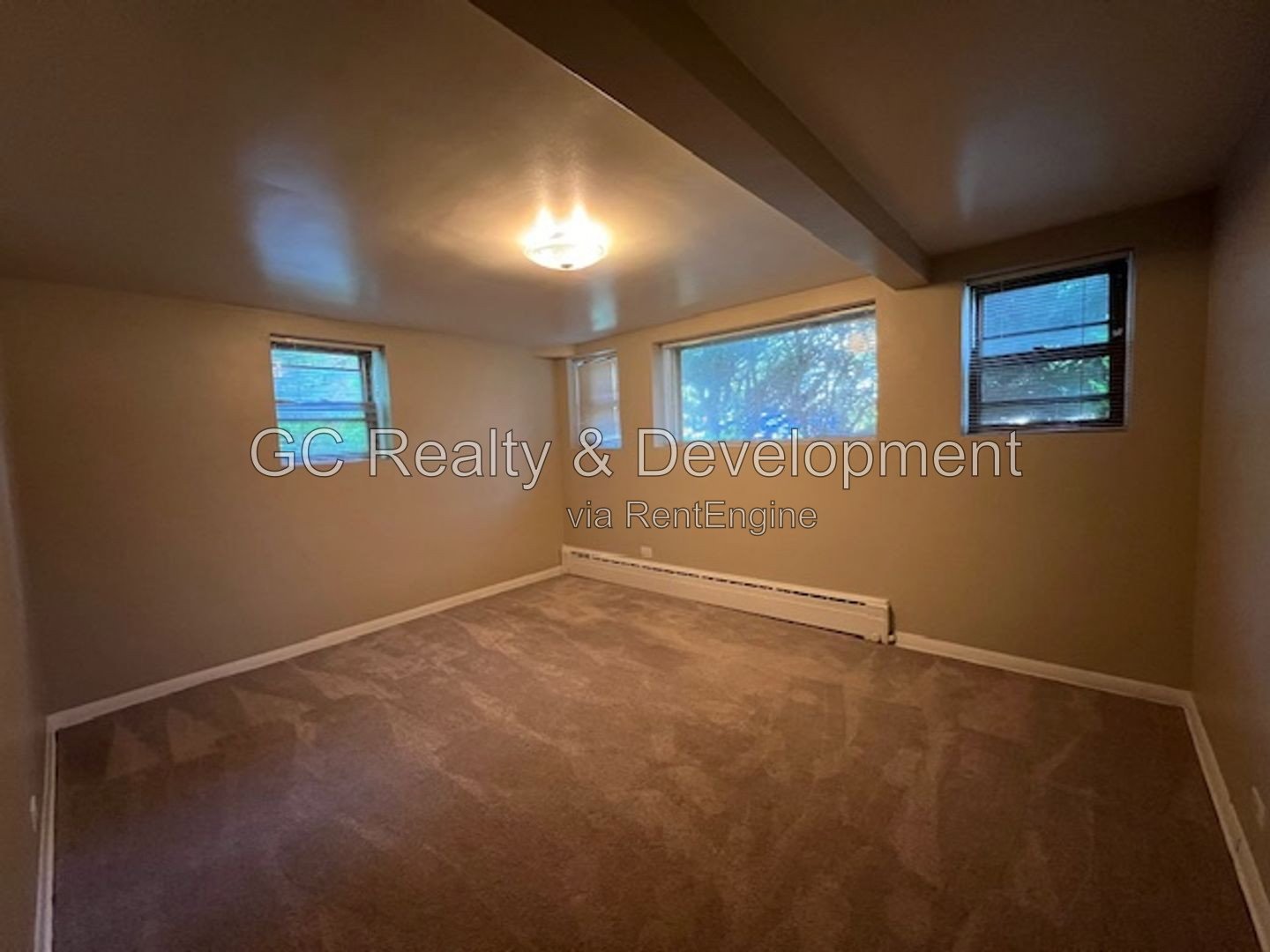 ***FOREST PARK / 1 BDRM / APPLIANCE INLC / TENANT PAYS ELECTRIC ONLY / LAUNDRY IN BUILDING*** property image