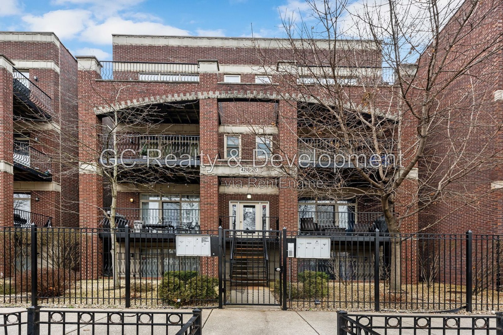 *** NATURAL LIGHT / BRONZEVILLE / 3 BDRM - 2BTH / W&D IN UNIT / COMMUTER FRIENDLY / CENTRAL AC *** property image