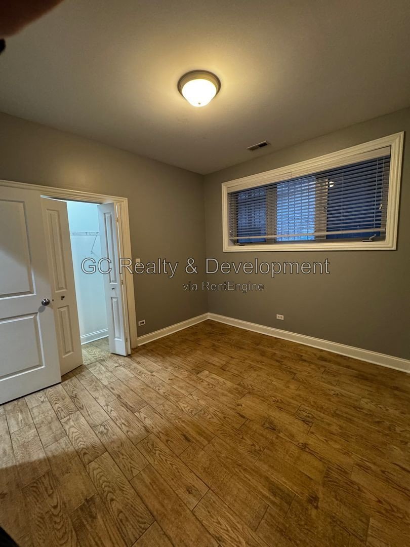 *** NATURAL LIGHT / BRONZEVILLE / 3 BDRM - 2BTH / W&D IN UNIT / COMMUTER FRIENDLY / CENTRAL AC *** property image