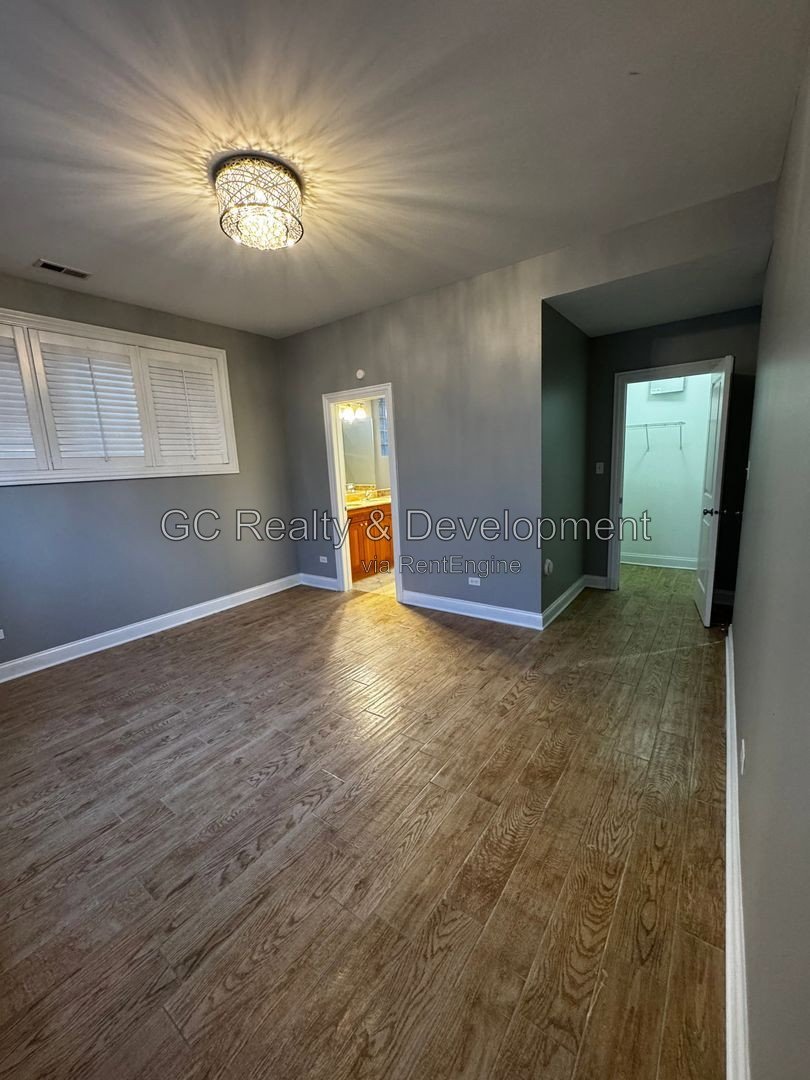 *** NATURAL LIGHT / BRONZEVILLE / 3 BDRM - 2BTH / W&D IN UNIT / COMMUTER FRIENDLY / CENTRAL AC *** property image