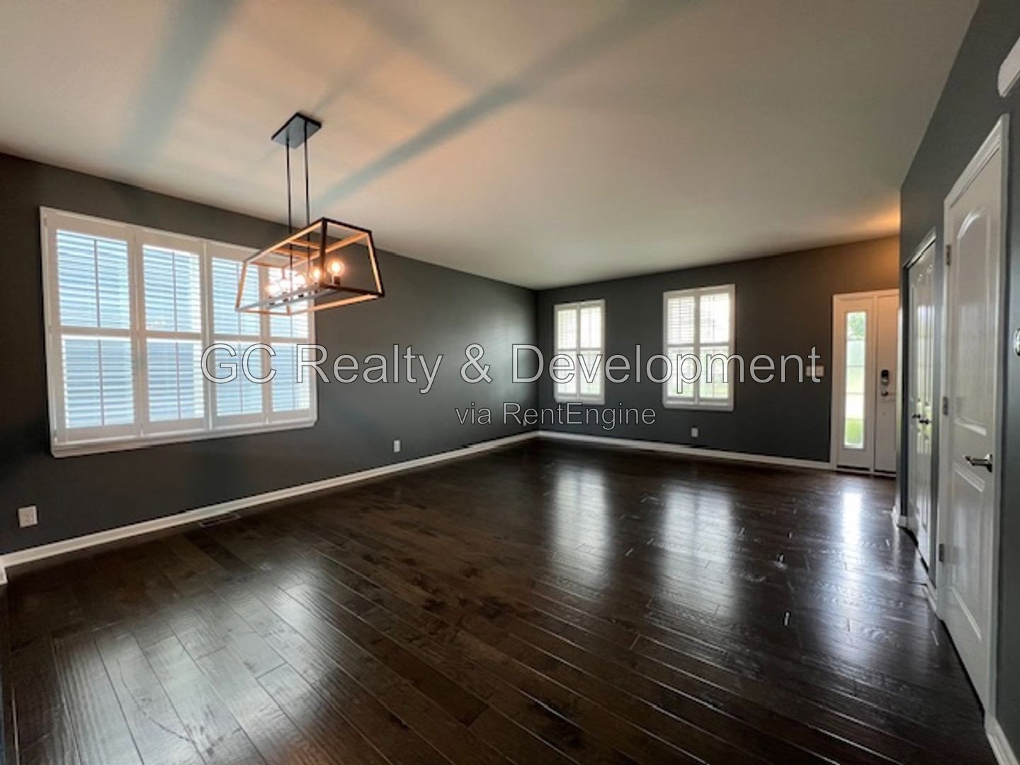 *** SOUTH ELGIN 4 BDRM -3.5 BTH / ST CHARLES SCHOOL DIST. / 3 CAR ATTACHED GARAGE *** property image