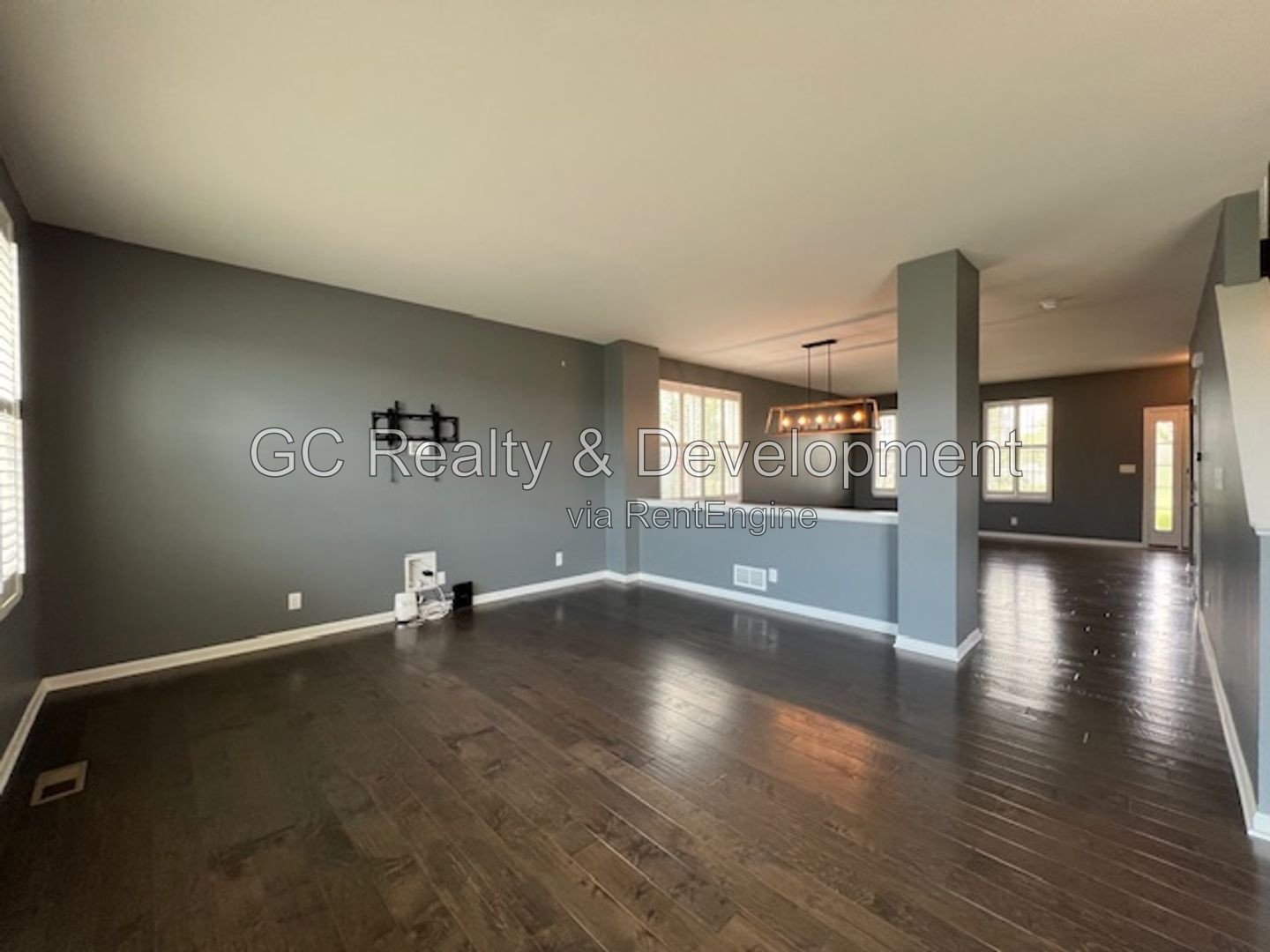 *** SOUTH ELGIN 4 BDRM -3.5 BTH / ST CHARLES SCHOOL DIST. / 3 CAR ATTACHED GARAGE *** property image