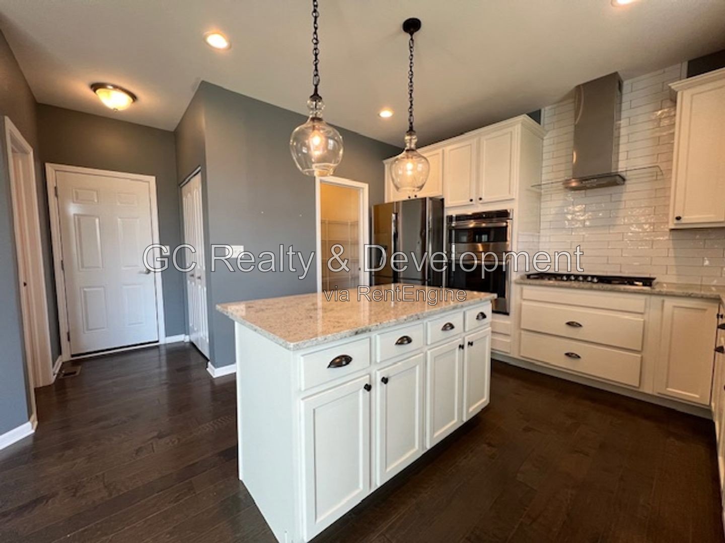 *** SOUTH ELGIN 4 BDRM -3.5 BTH / ST CHARLES SCHOOL DIST. / 3 CAR ATTACHED GARAGE *** property image