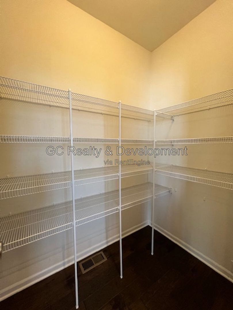 *** SOUTH ELGIN 4 BDRM -3.5 BTH / ST CHARLES SCHOOL DIST. / 3 CAR ATTACHED GARAGE *** property image