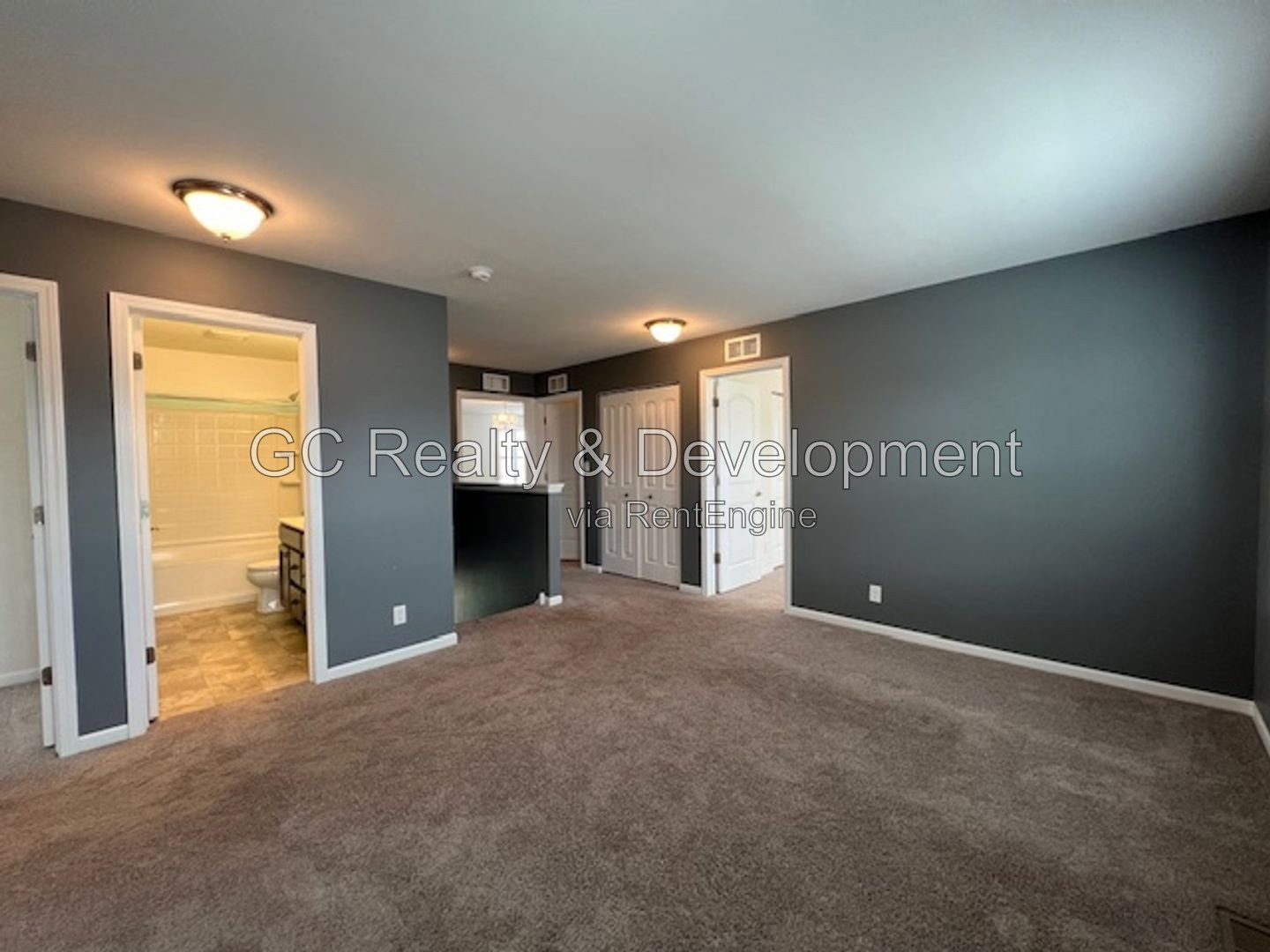 *** SOUTH ELGIN 4 BDRM -3.5 BTH / ST CHARLES SCHOOL DIST. / 3 CAR ATTACHED GARAGE *** property image