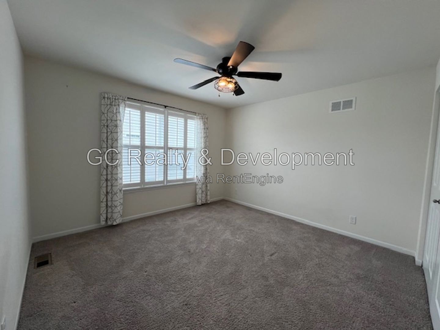 *** SOUTH ELGIN 4 BDRM -3.5 BTH / ST CHARLES SCHOOL DIST. / 3 CAR ATTACHED GARAGE *** property image
