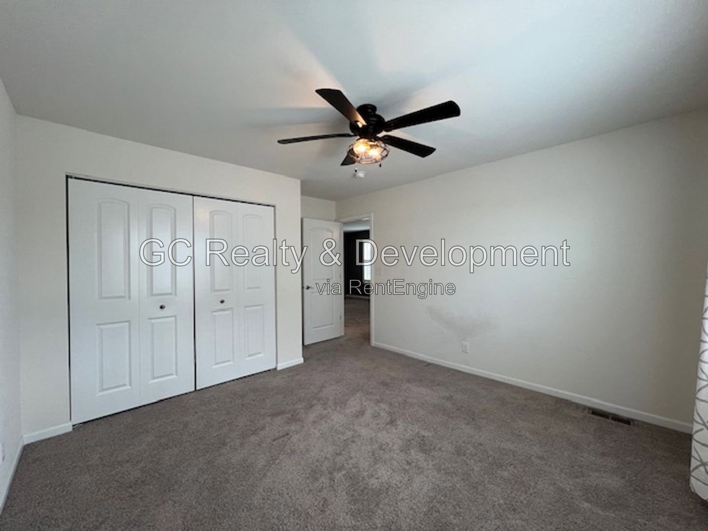*** SOUTH ELGIN 4 BDRM -3.5 BTH / ST CHARLES SCHOOL DIST. / 3 CAR ATTACHED GARAGE *** property image