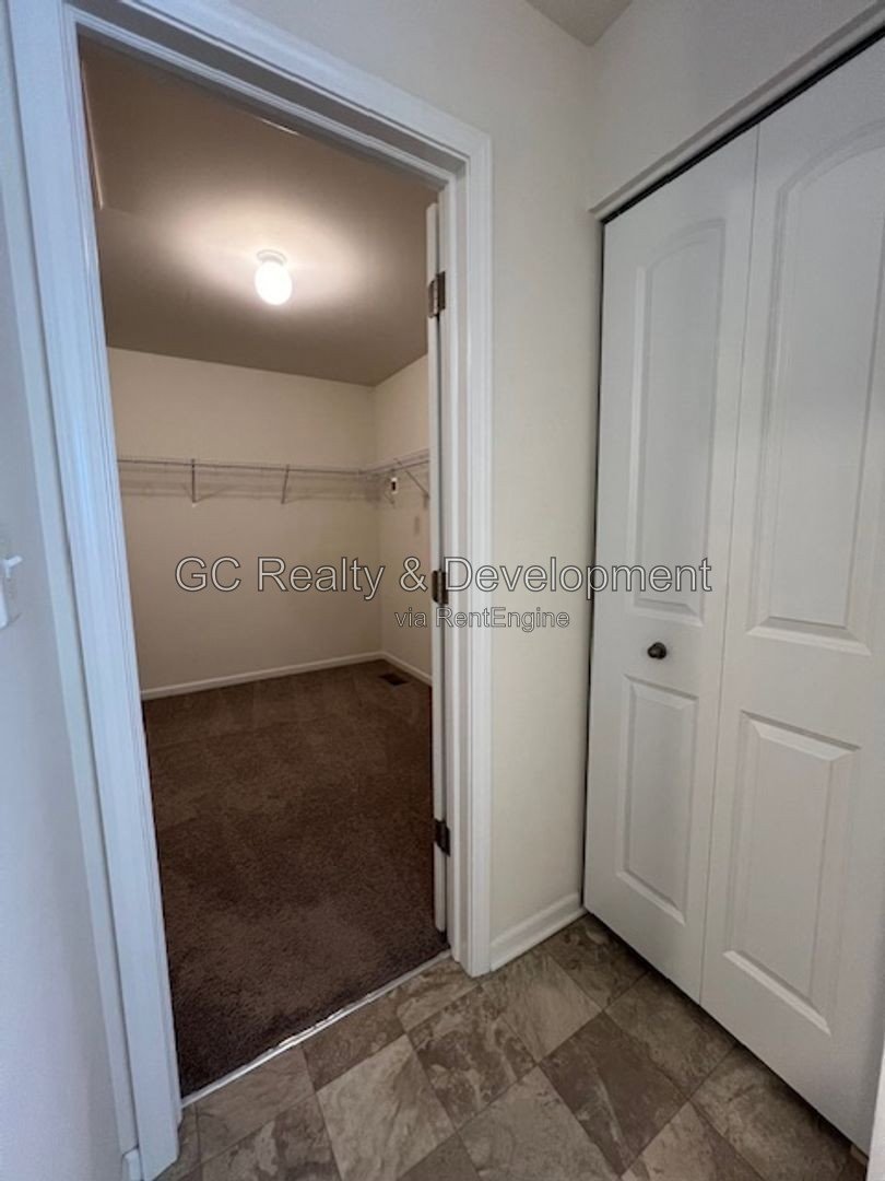 *** SOUTH ELGIN 4 BDRM -3.5 BTH / ST CHARLES SCHOOL DIST. / 3 CAR ATTACHED GARAGE *** property image
