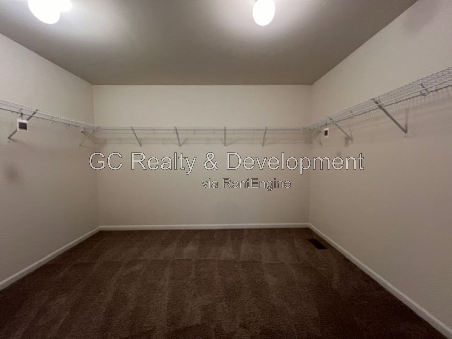 *** SOUTH ELGIN 4 BDRM -3.5 BTH / ST CHARLES SCHOOL DIST. / 3 CAR ATTACHED GARAGE *** property image