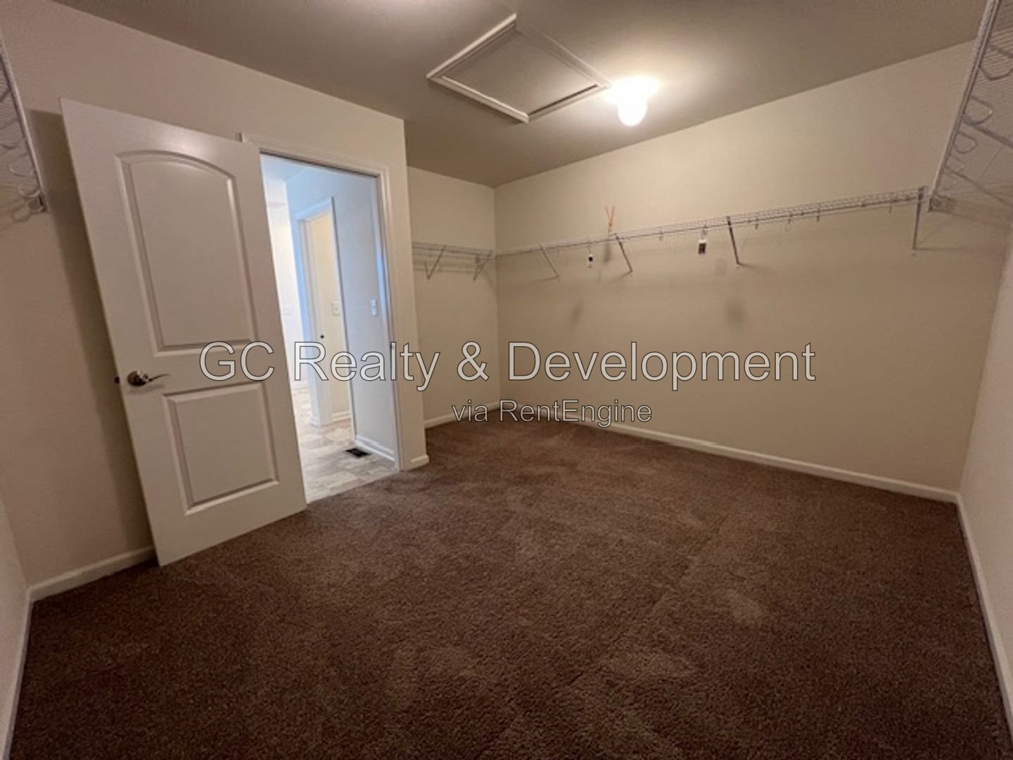*** SOUTH ELGIN 4 BDRM -3.5 BTH / ST CHARLES SCHOOL DIST. / 3 CAR ATTACHED GARAGE *** property image