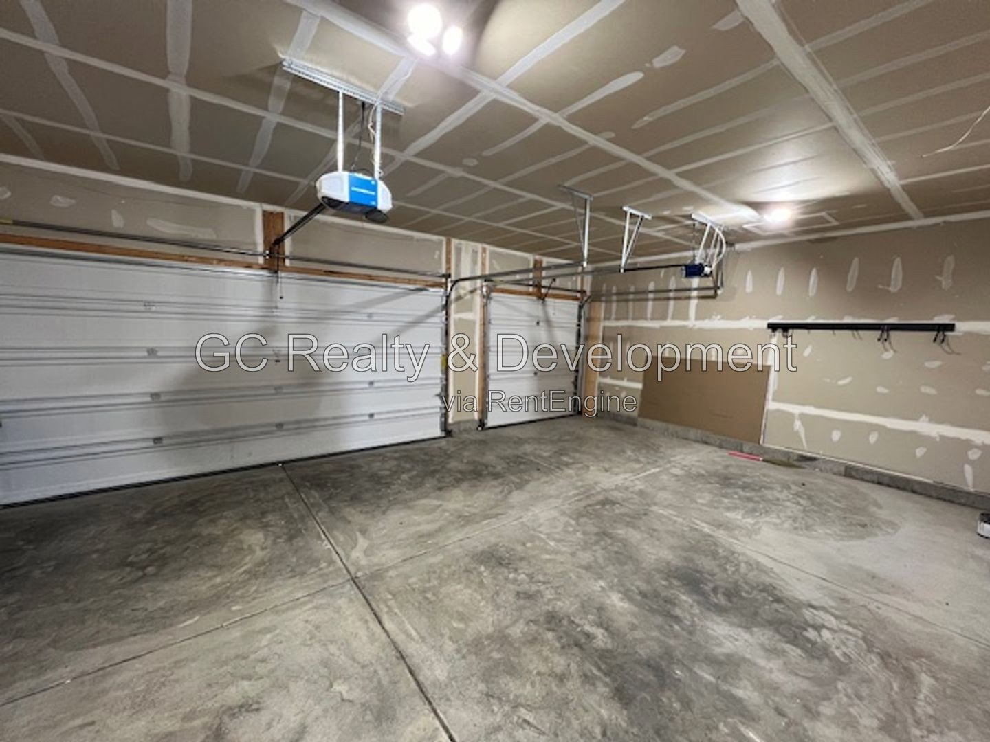 *** SOUTH ELGIN 4 BDRM -3.5 BTH / ST CHARLES SCHOOL DIST. / 3 CAR ATTACHED GARAGE *** property image