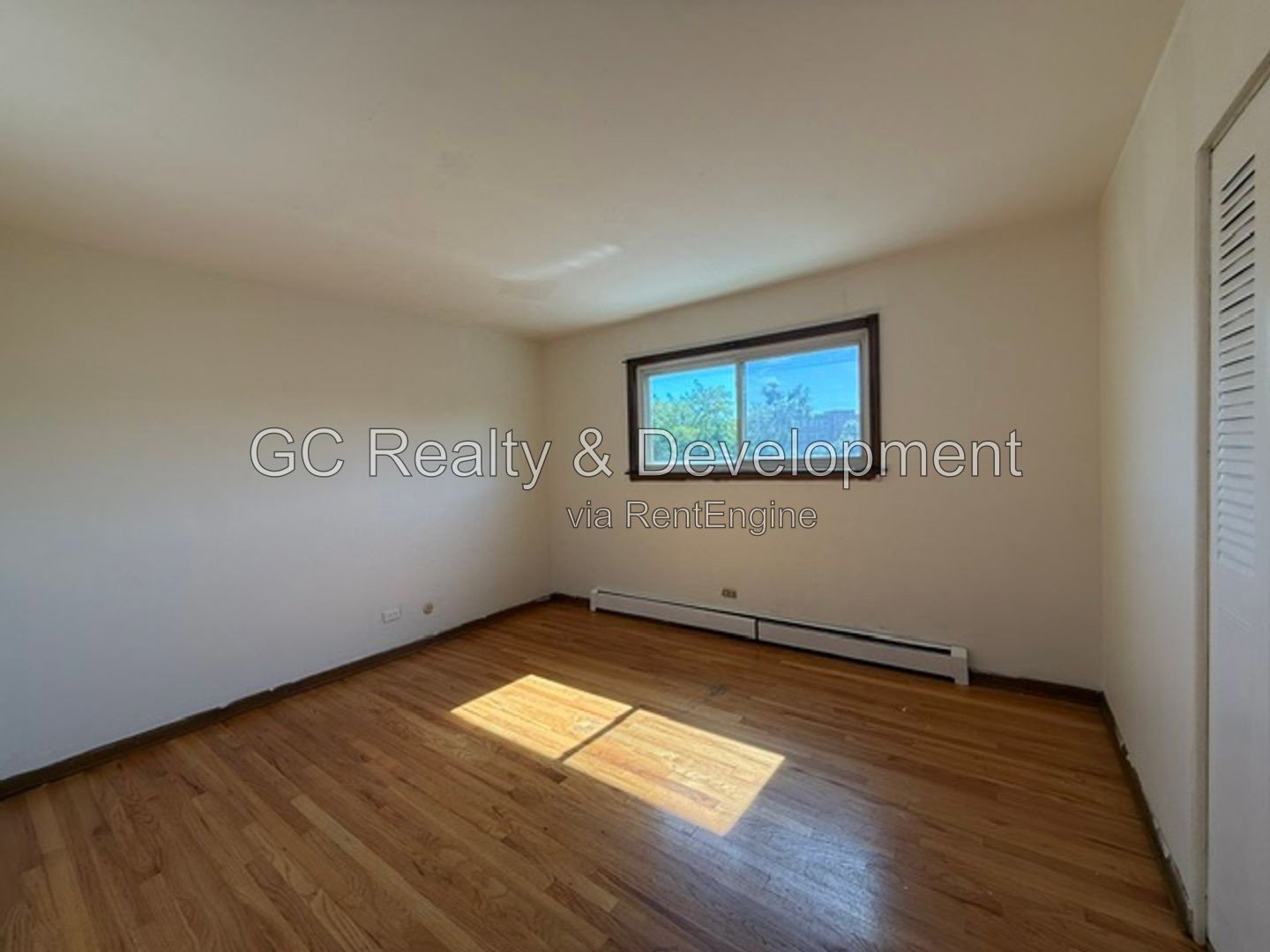 *** 2 BDRM / ONLY PAY ELECTRIC / COMMON AREA LAUNDRY / 2 PARKING INCL *** property image