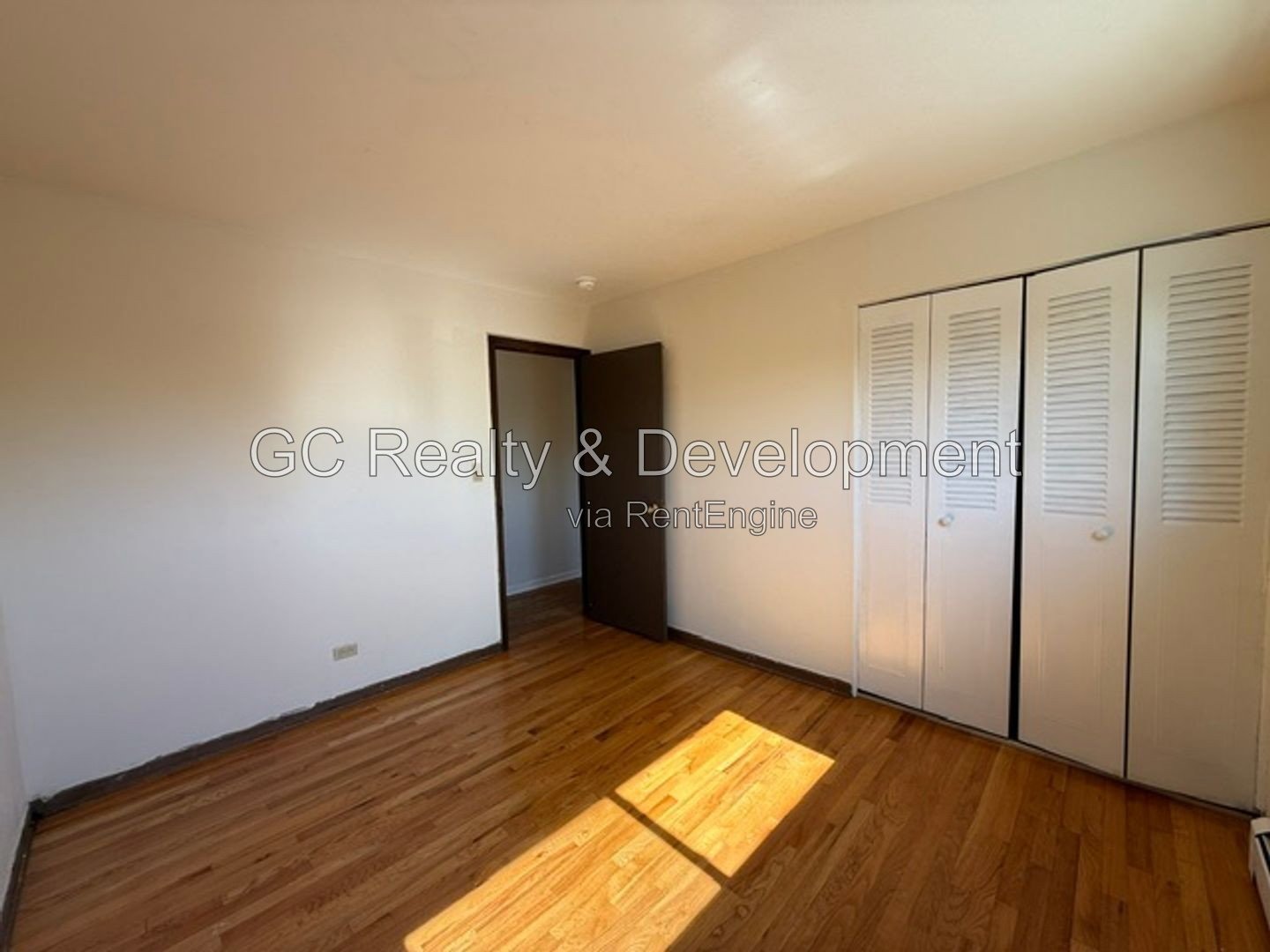 *** 2 BDRM / ONLY PAY ELECTRIC / COMMON AREA LAUNDRY / 2 PARKING INCL *** property image
