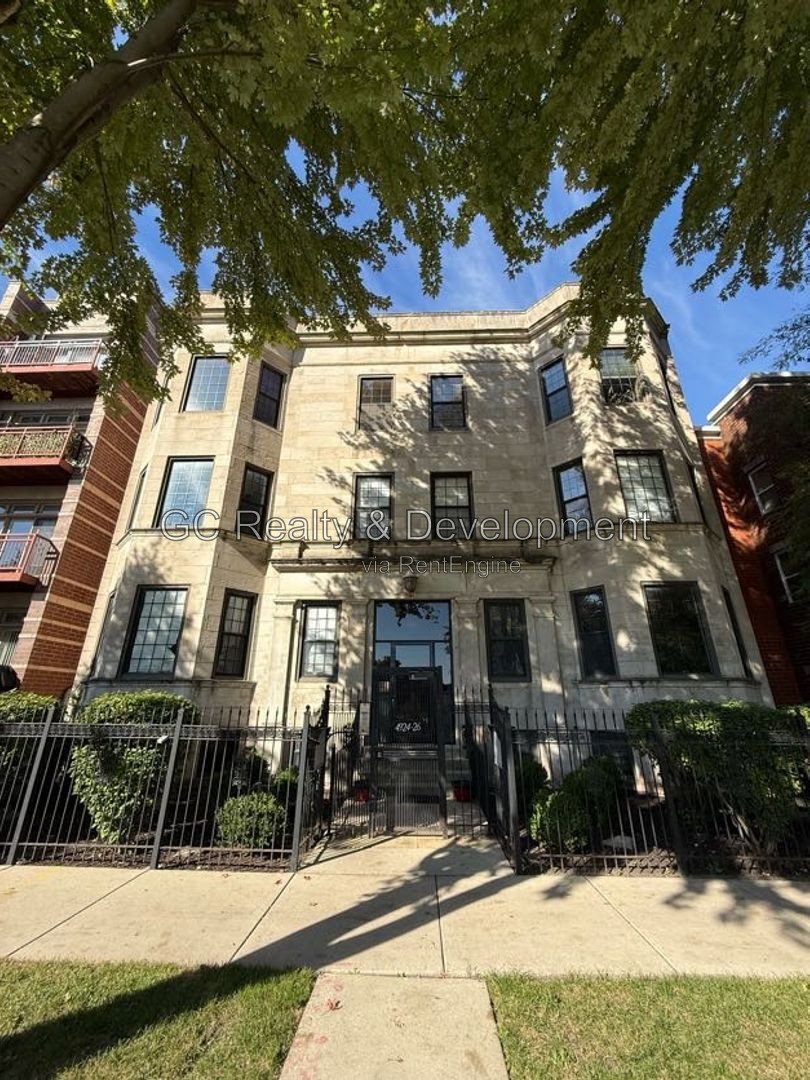 *** RECENTLY UPDATED 3BR - 2BA / IN-UNIT LAUNDRY / SS APPLIANCES / PARKING INCLUDED *** property image