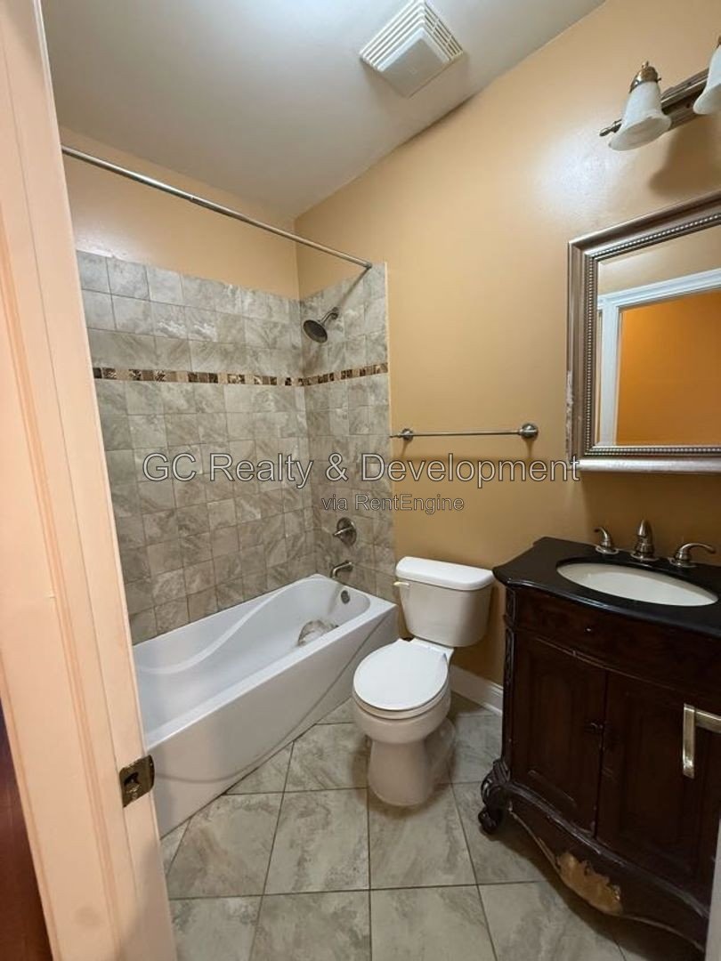 *** RECENTLY UPDATED 3BR - 2BA / IN-UNIT LAUNDRY / SS APPLIANCES / PARKING INCLUDED *** property image