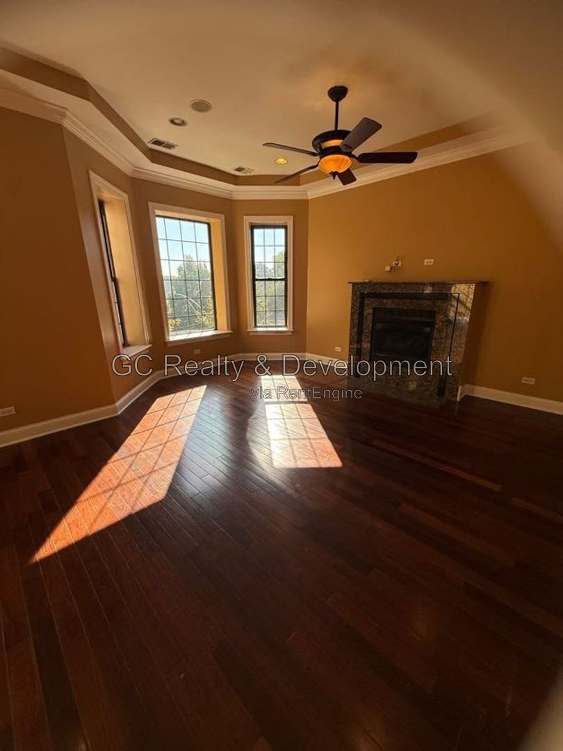 *** RECENTLY UPDATED 3BR - 2BA / IN-UNIT LAUNDRY / SS APPLIANCES / PARKING INCLUDED *** property image