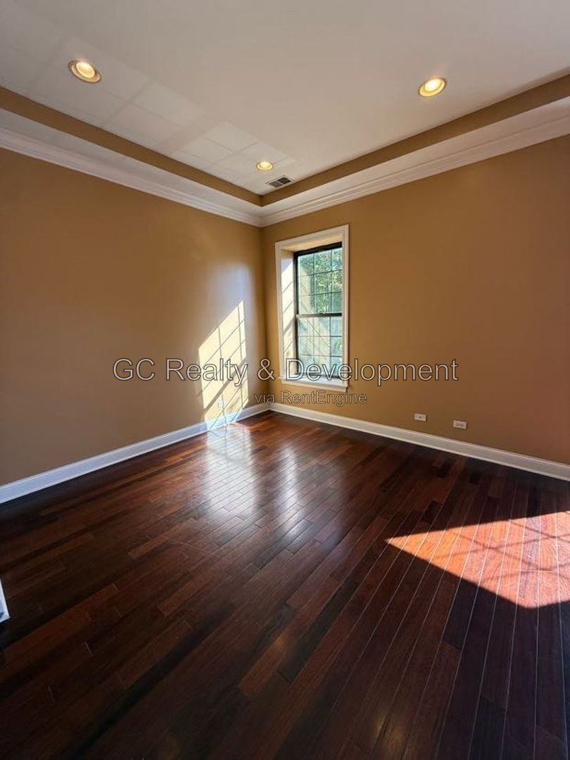 *** RECENTLY UPDATED 3BR - 2BA / IN-UNIT LAUNDRY / SS APPLIANCES / PARKING INCLUDED *** property image