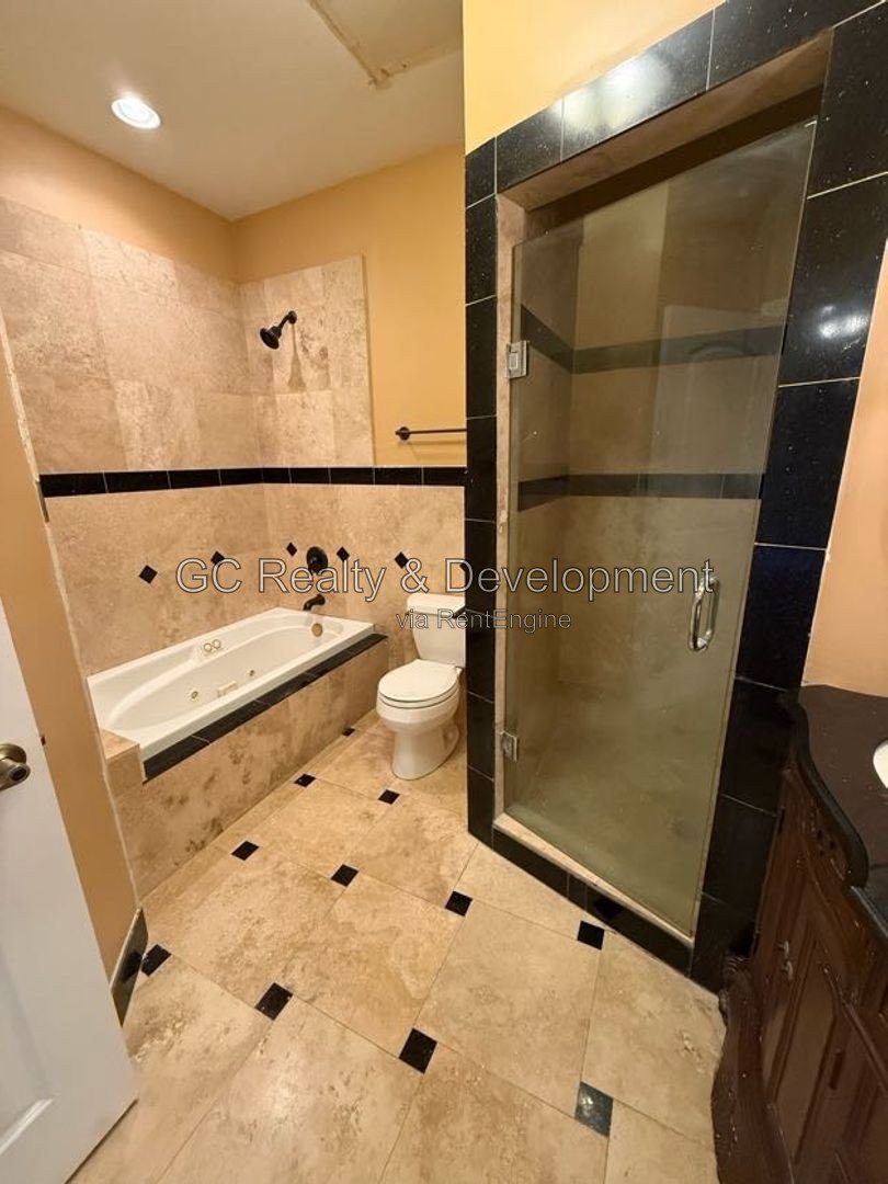 *** RECENTLY UPDATED 3BR - 2BA / IN-UNIT LAUNDRY / SS APPLIANCES / PARKING INCLUDED *** property image
