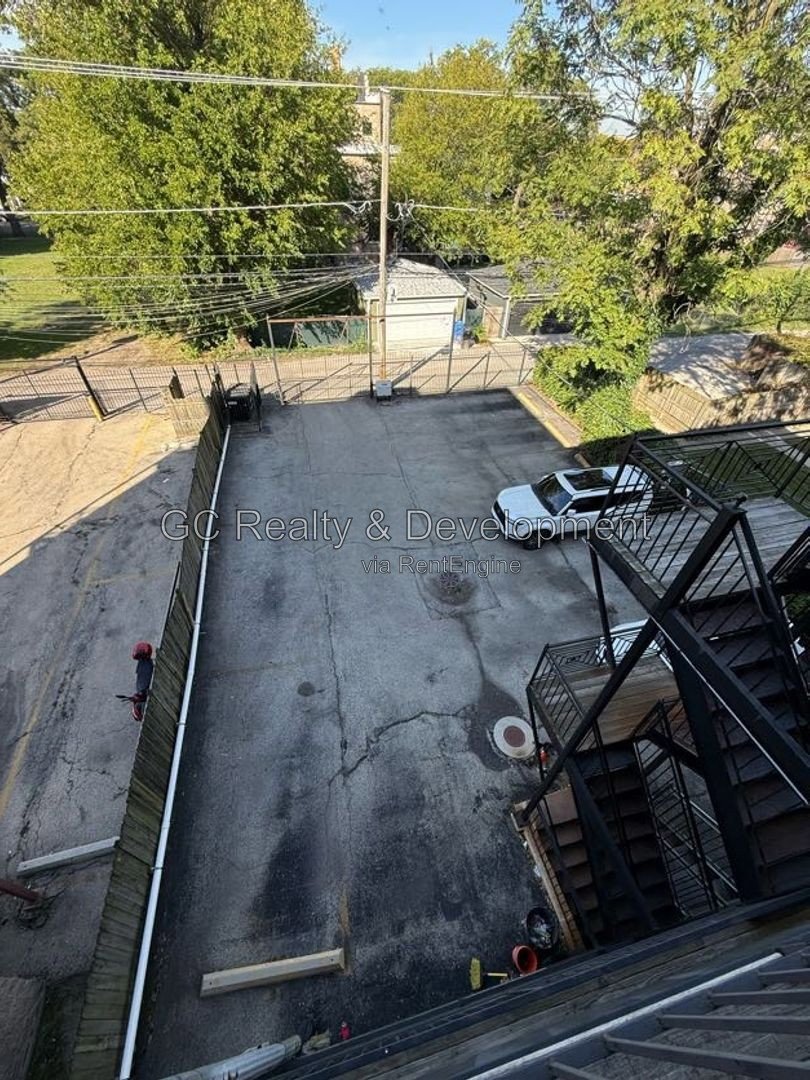 *** RECENTLY UPDATED 3BR - 2BA / IN-UNIT LAUNDRY / SS APPLIANCES / PARKING INCLUDED *** property image