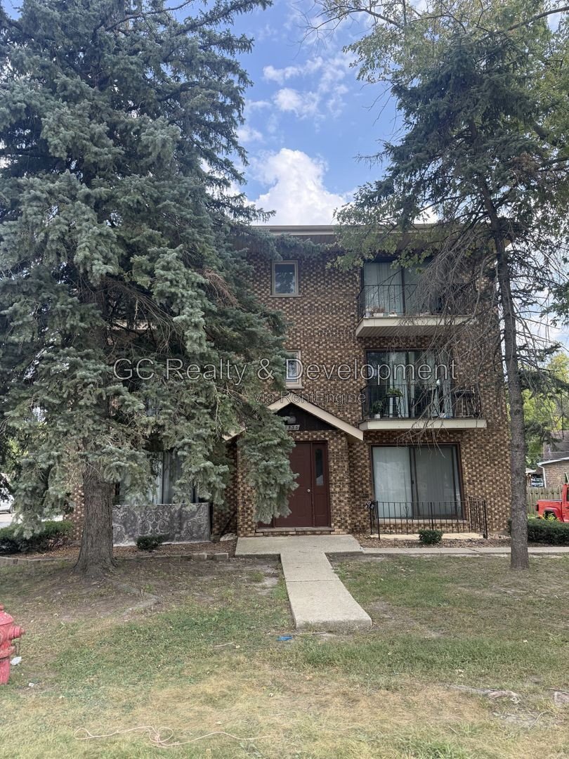 *** 2 BDRM / CENTRAL AC / 2 PARKING SPOTS / ONLY PAY GAS & ELECTRIC *** property image