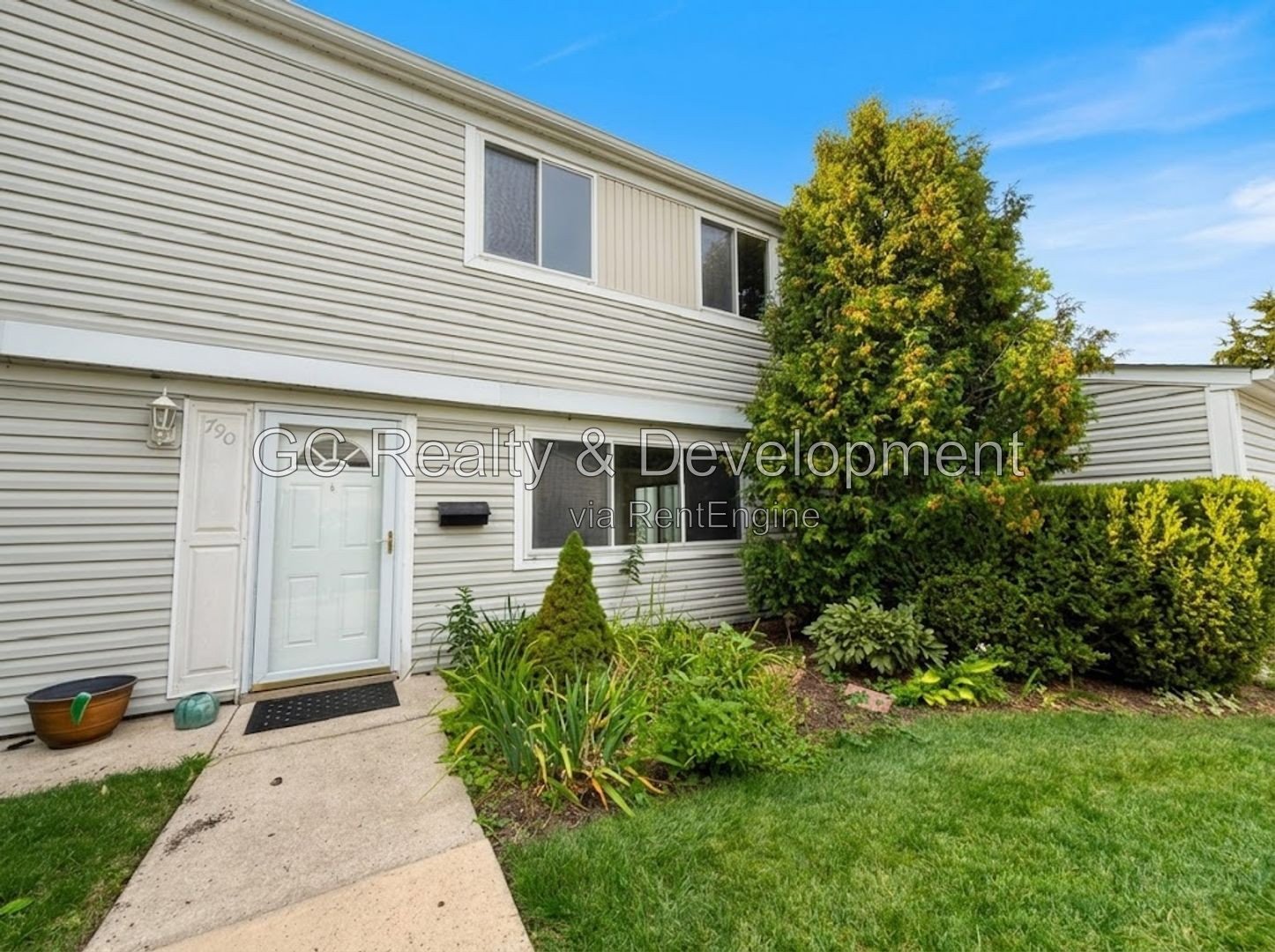 *** 2 BDRM - 1.5 BTH / PET FRIENDLY / GARAGE PARKING / IN UNIT LAUNDRY / SS APPL *** property image