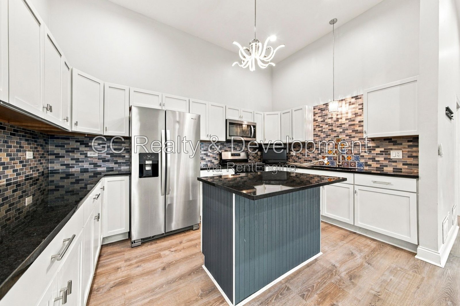*** GUT REHAB 2 STORY 3BR - 3BA / SS APPLIANCES / IN-UNIT LAUNDRY / PET FRIENDLY *** property image