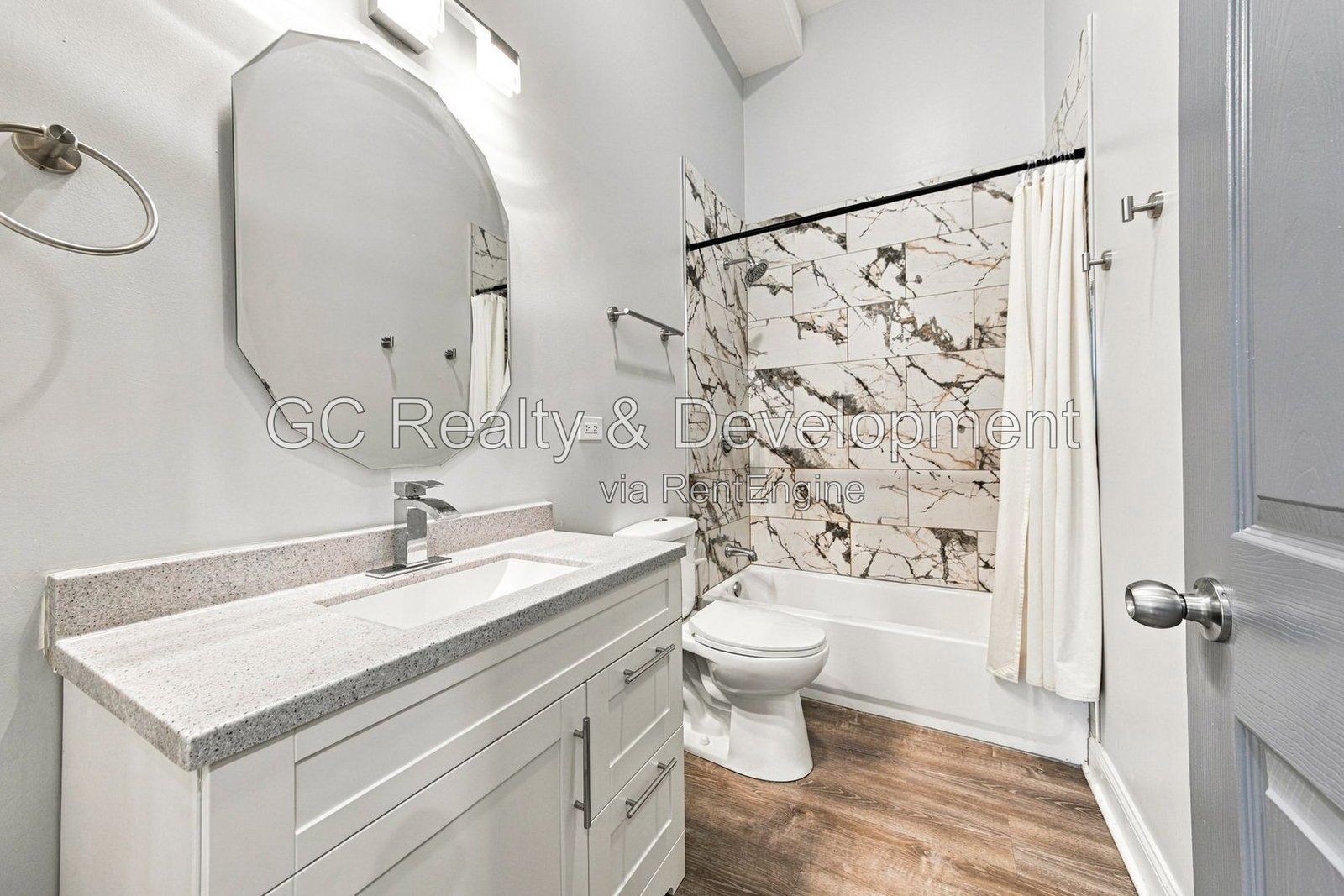 *** GUT REHAB 2 STORY 3BR - 3BA / SS APPLIANCES / IN-UNIT LAUNDRY / PET FRIENDLY *** property image