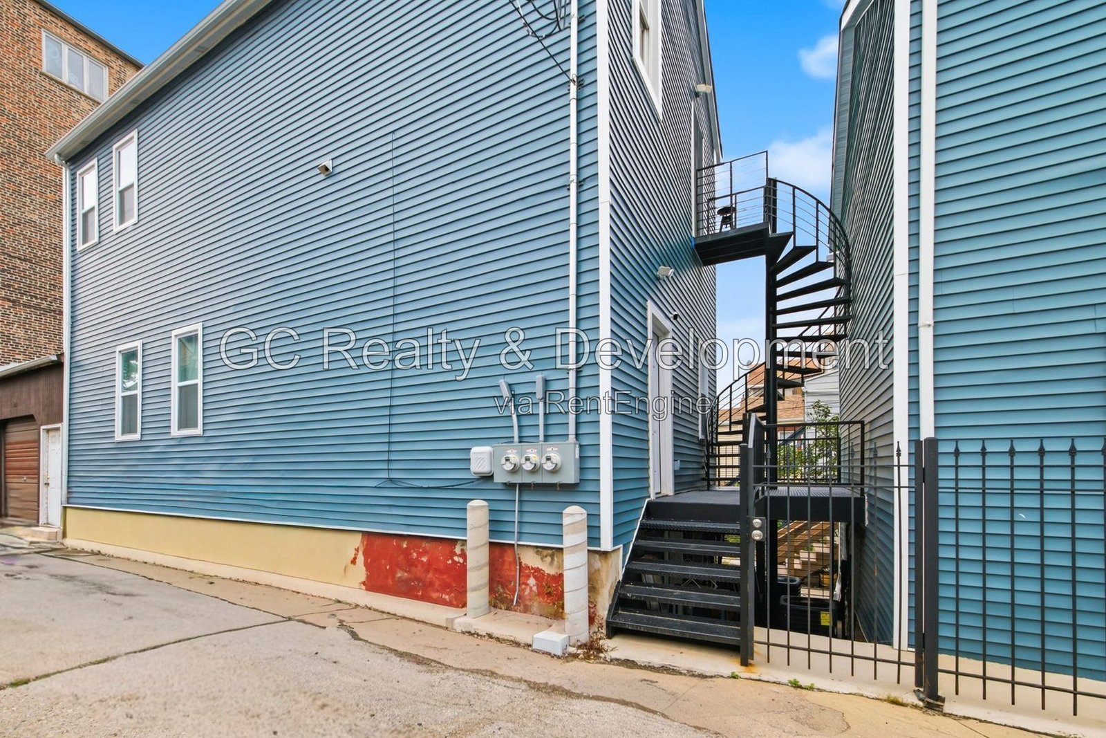 *** GUT REHAB 2 STORY 3BR - 3BA / SS APPLIANCES / IN-UNIT LAUNDRY / PET FRIENDLY *** property image