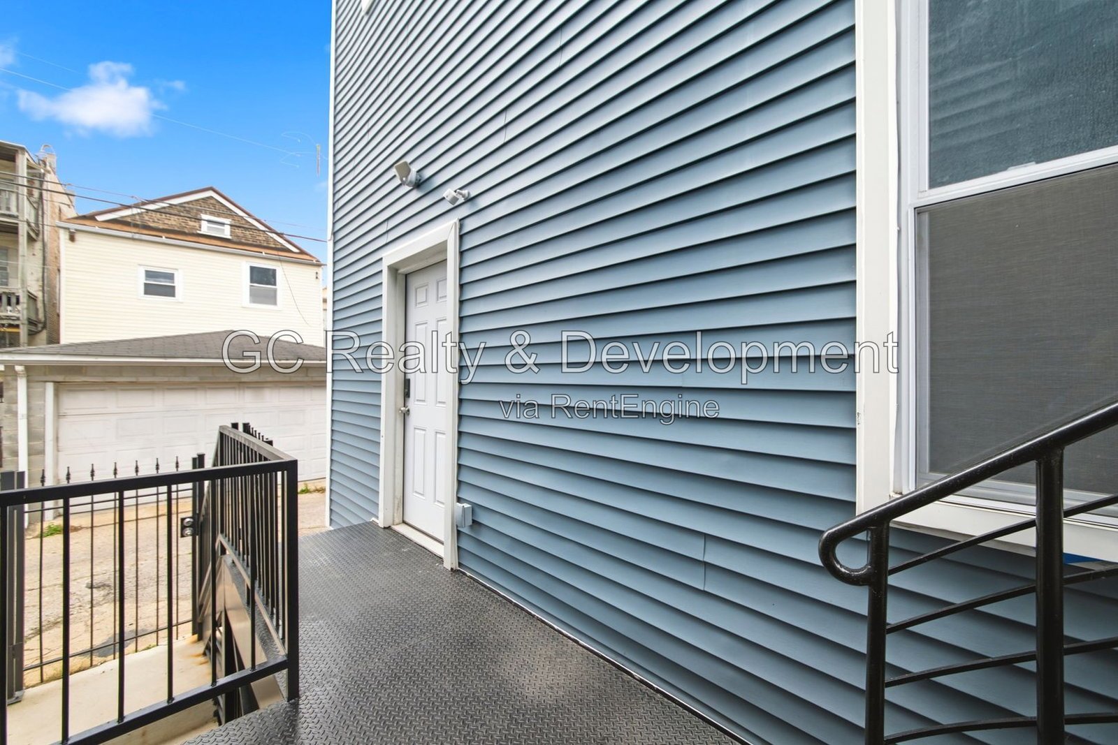 *** GUT REHAB 2 STORY 3BR - 3BA / SS APPLIANCES / IN-UNIT LAUNDRY / PET FRIENDLY *** property image