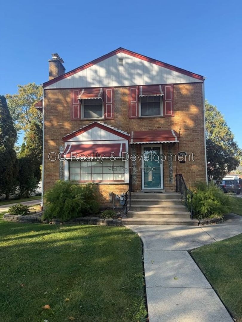 *** 3BR / SS APPLIANCES / IN-UNIT LAUNDRY / PARKING INCL / FENCED YARD / HARDWOOD FLOORS *** property image