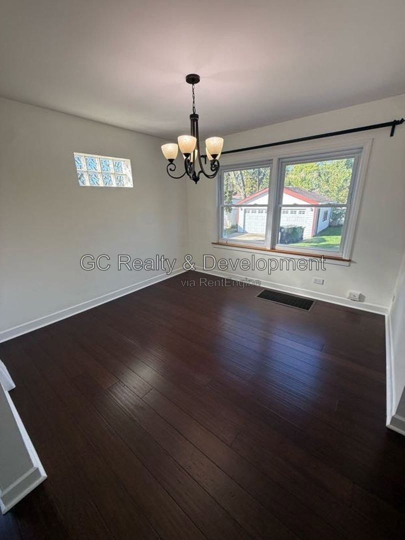 *** 3BR / SS APPLIANCES / IN-UNIT LAUNDRY / PARKING INCL / FENCED YARD / HARDWOOD FLOORS *** property image