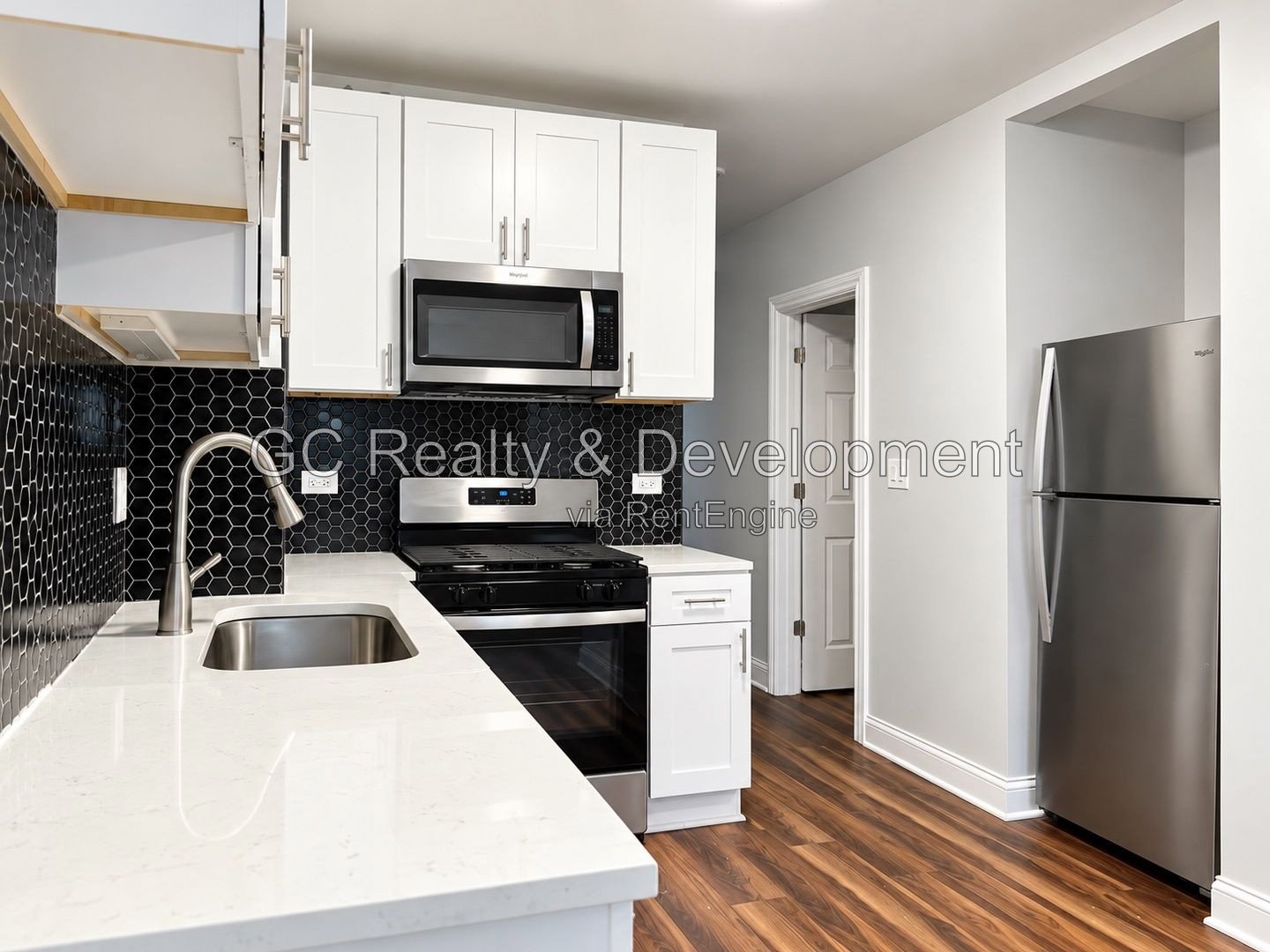 *** 2BR-1BA / RECENTLY UPDATED / GARAGE / CENTRAL AIR / SS APPLIANCES / ON-SITE LAUNDRY / HARDWOOD FLOORS / ON-SITE STORAGE *** property image