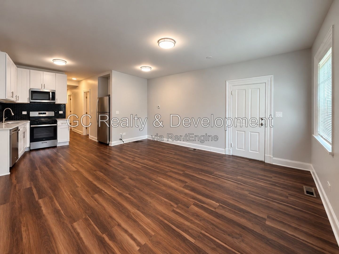 *** 2BR-1BA / RECENTLY UPDATED / GARAGE / CENTRAL AIR / SS APPLIANCES / ON-SITE LAUNDRY / HARDWOOD FLOORS / ON-SITE STORAGE *** property image