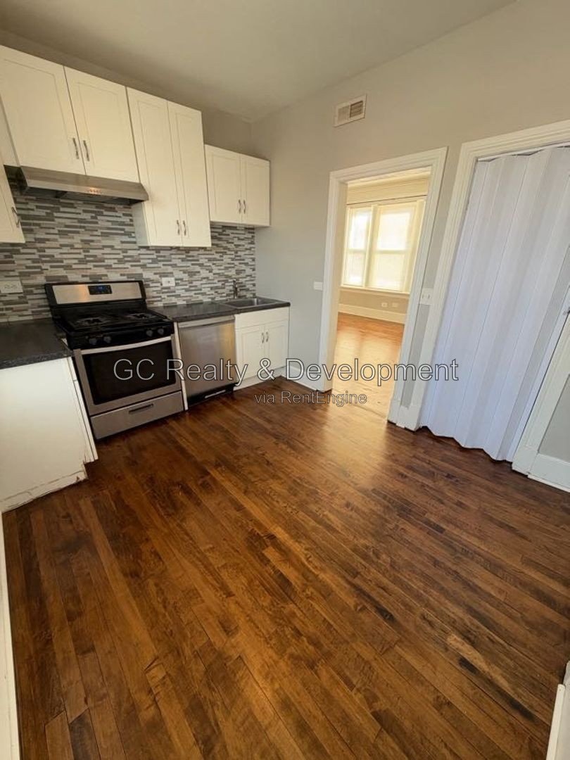 *** 3BR-2BA / CENTRAL AIR / ON-SITE LAUNDRY / PARKING AVAIL / PET FRIENDLY / SUNROOM *** property image